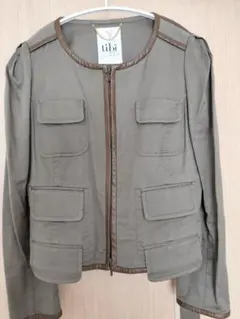 カーキ ノーカラージャケット　tibi