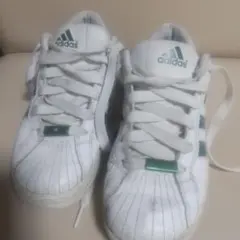 アディダススニーカー
