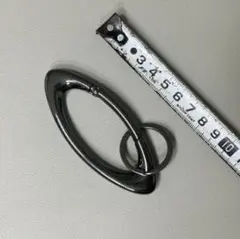 【新品】キーチェーン キーホルダー カラビナ メタルブラック　おしゃれ　便利