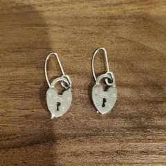 Dior ハート パドロック ピアス