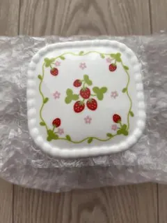 【新品未使用】　マザーガーデン　いちご　陶器　小物入れ　アクセサリーケース