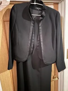 ブラックスーツセット（ジャケット・スカート）