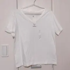 ❤️新品未使用タグ付き❤️GU オフホワイト Vネック Tシャツ M 白 ホワイト