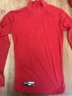 UNDER ARMOUR レッド アンダーシャツ MDとその他の３枚セット