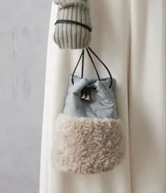 ファーボアミニバッグ　ミニ巾着