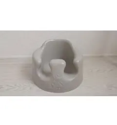 Bumbo ベビーチェア サンドベージュ　11月中旬配送可能、付属品ベルト付き