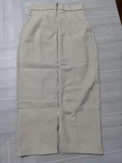 GU裏フリースフロントジップスカート