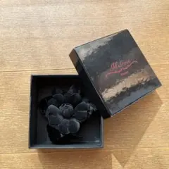 Melrose ブラック フラワーブローチ