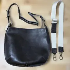 Dakota レザー ショルダーバッグ　こげ茶色