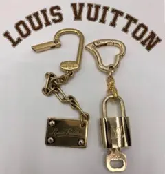 LOUISVUITTON ロゴ入りプレート　ビッグフック　キーチャーム