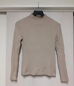 【美品】ベージュ リブ編み ハイネック 長袖セーター　M