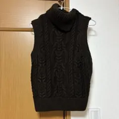新品未使用 ZARAダークブラウン ケーブルニット ベスト