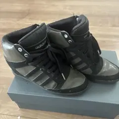 コラボ スニーカー