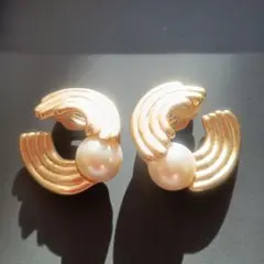 ゴールドウェーブ&大粒パールの素敵なクリップイヤリング　欧米ヴィンテージ品