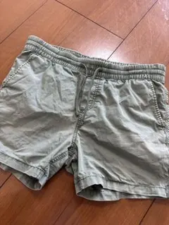 H&M カーキ ショートパンツ