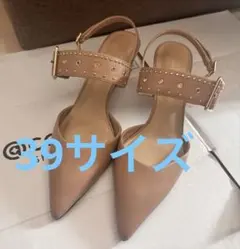 スタッズパンプス