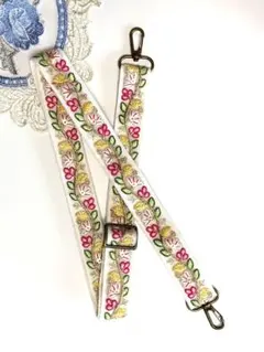 インド刺繍リボン　スマホショルダー　長身OK⭐︎ハンドメイド⭐︎白カラフル刺繍