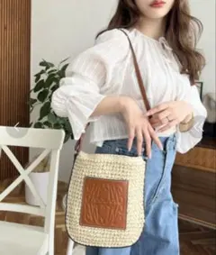 フェイクレザーロゴペーパーポシェット ショルダーバッグ キャメルのサムネイル