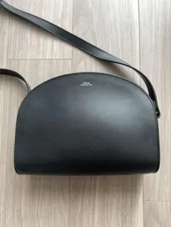 A.P.C. ハーフムーンバッグ