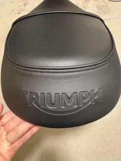 TRIUMPH バイクシート 黒 傷あり　ボンネビルのサムネイル
