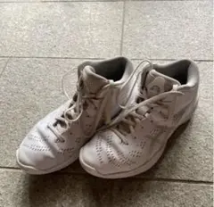 ホワイト バスケットボールシューズ