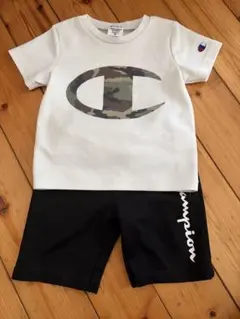 Champion 迷彩ロゴ Tシャツとショートパンツセット