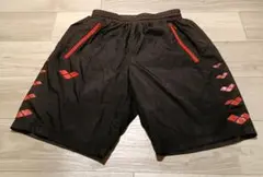 黒 赤いアクセント ショートパンツ