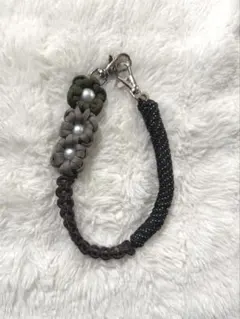 セージグリーン×グレー パラコード ハンドストラップ パールフラワー 即購入ok