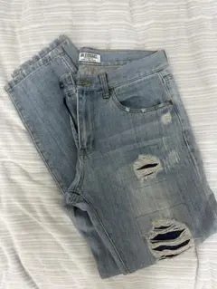 BAYCRESTダメージジーンズ