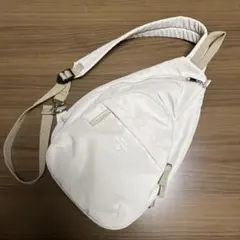 美品 anello GRANDE ドロップ型ボディバッグ / アイボリー