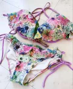 LAETITIA レリッタ 三愛 花柄 フリル マルチカラー カラフル ビキニ