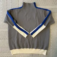 グレー ハイネック ニットセーター