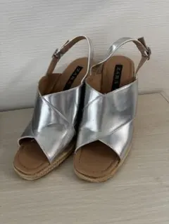 ZARA シルバー クロスストラップ サンダル