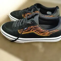 美品　VANS アニマル　ヒョウ　 スニーカー　25.5センチ