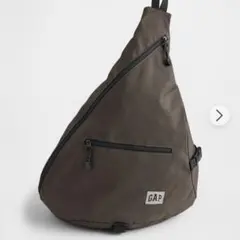 さ*ら様 美品　定価7,990 GAPロゴ　スリングバッグ