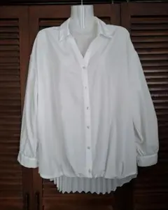 RAYCASSIN バックプリーツシャツのサムネイル