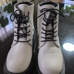 ホワイト レースアップブーツ 22.5cm