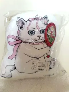 【新品未使用】ヒグチユウコ　おしゃれキャット　クッション 新品未使用❣️不思議猫ちゃんと花のデザイン クッションカバー