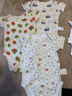 UNIQLOベビー肌着　絵本コレクション　半袖 ロンパース 3枚セット