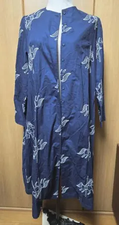 merci ヒヤマハルミ 木馬刺繍デザインのネイビーシャツワンピース