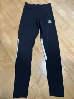 美品adidas ブラック フィットレギンス　Sのサムネイル