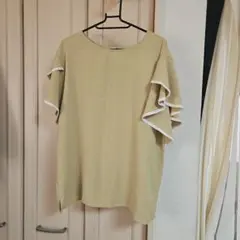 クリームイエロー　ベージュ 　半袖ブラウス フリル袖 Mサイズのサムネイル