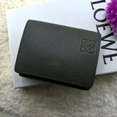 ロエベ　三つ折り財布　トライフォールドウォレット　濃緑　ソフトグレインカーフのサムネイル