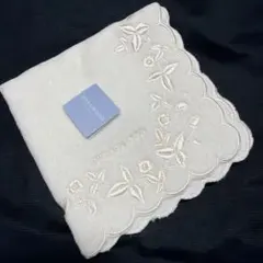 【未使用】WEDGWOOD タオルハンカチ ホワイト 刺繍 スカラップ