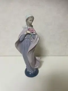 リアドロ　LLADRO 花を持つマリア　置物　陶器人形 リヤドロ 花の香りにつつまれて フィギュア 人形 女性 LLADRO リアドロ