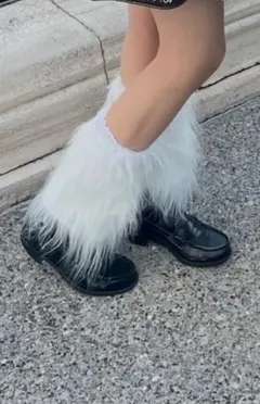 ホワイトファー風レッグウォーマー
