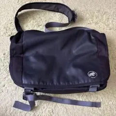 メッセンジャーバッグ　ショルダーバッグ