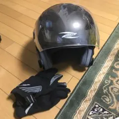 HONDAのヘルメットとグローブですのサムネイル