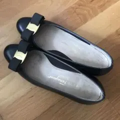 フェラガモパンプス黒靴