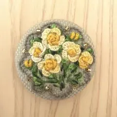 ハンドメイド刺繍ブローチ 8106